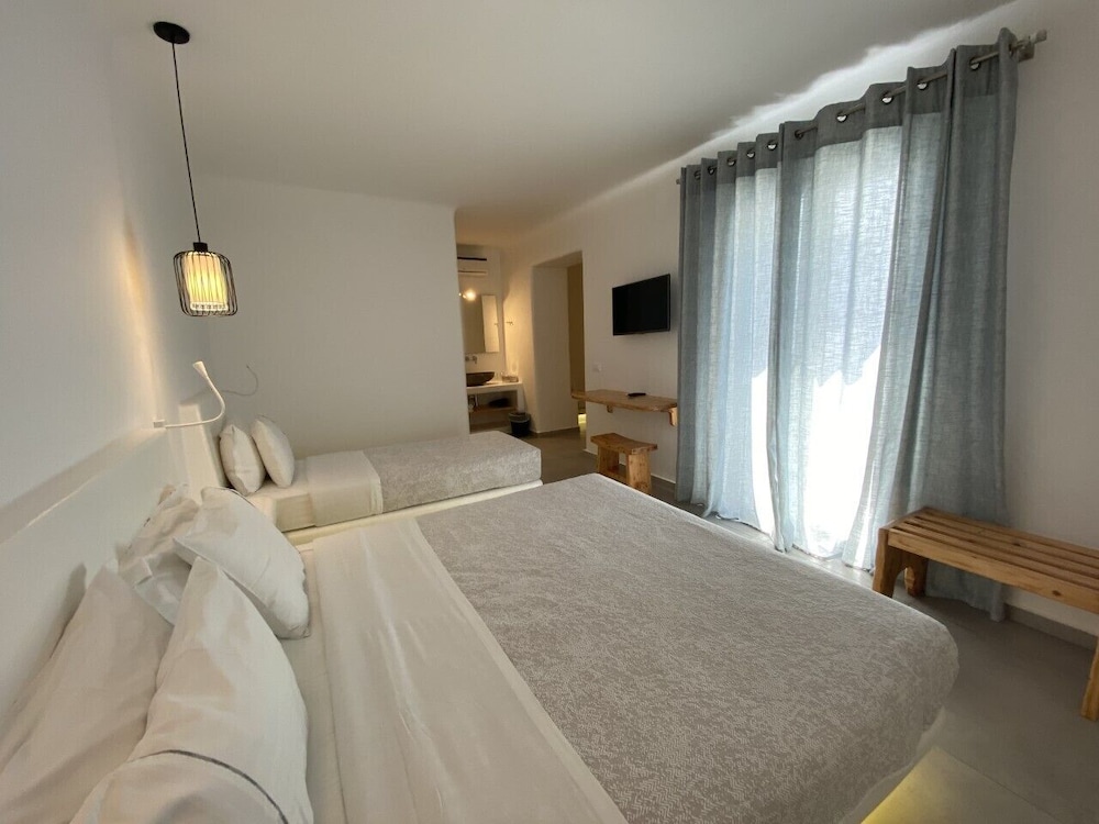 Anna Maria Mykonos Hotel — Hotel rooms in Glastros, South Aegean