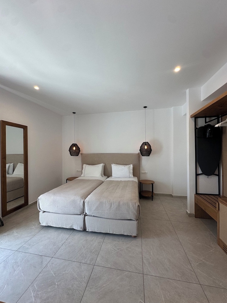 Anna Maria Mykonos Hotel — Hotel rooms in Glastros, South Aegean