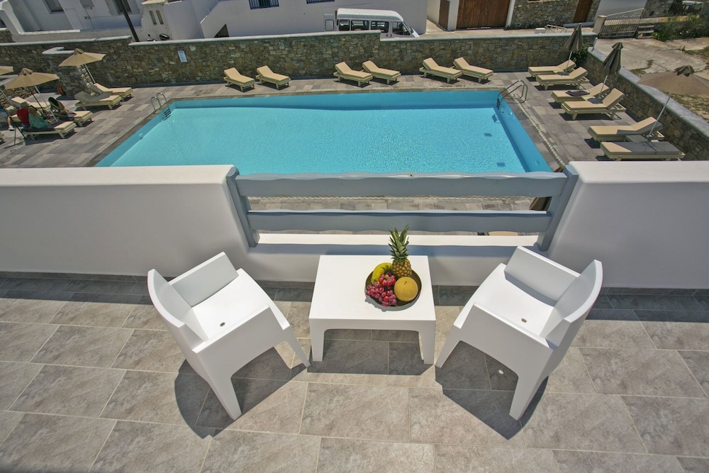 Anna Maria Mykonos Hotel — Swimming pool in Glastros, South Aegean