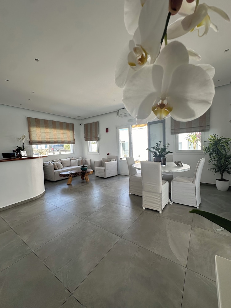 Anna Maria Mykonos Hotel — Hotel building in Glastros, South Aegean