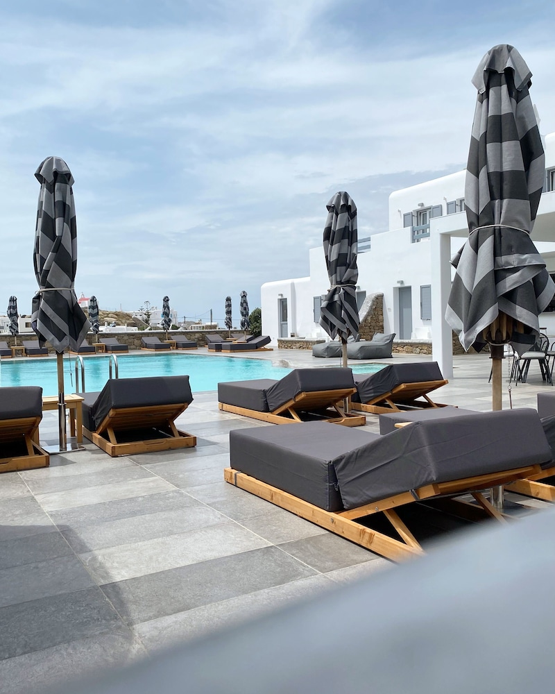 Anna Maria Mykonos Hotel — Swimming pool in Glastros, South Aegean
