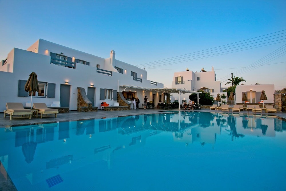 Anna Maria Mykonos Hotel — Swimming pool in Glastros, South Aegean