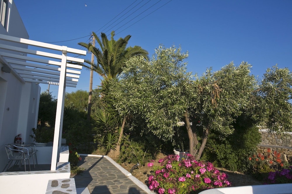 Anna Maria Mykonos Hotel — Hotel building in Glastros, South Aegean