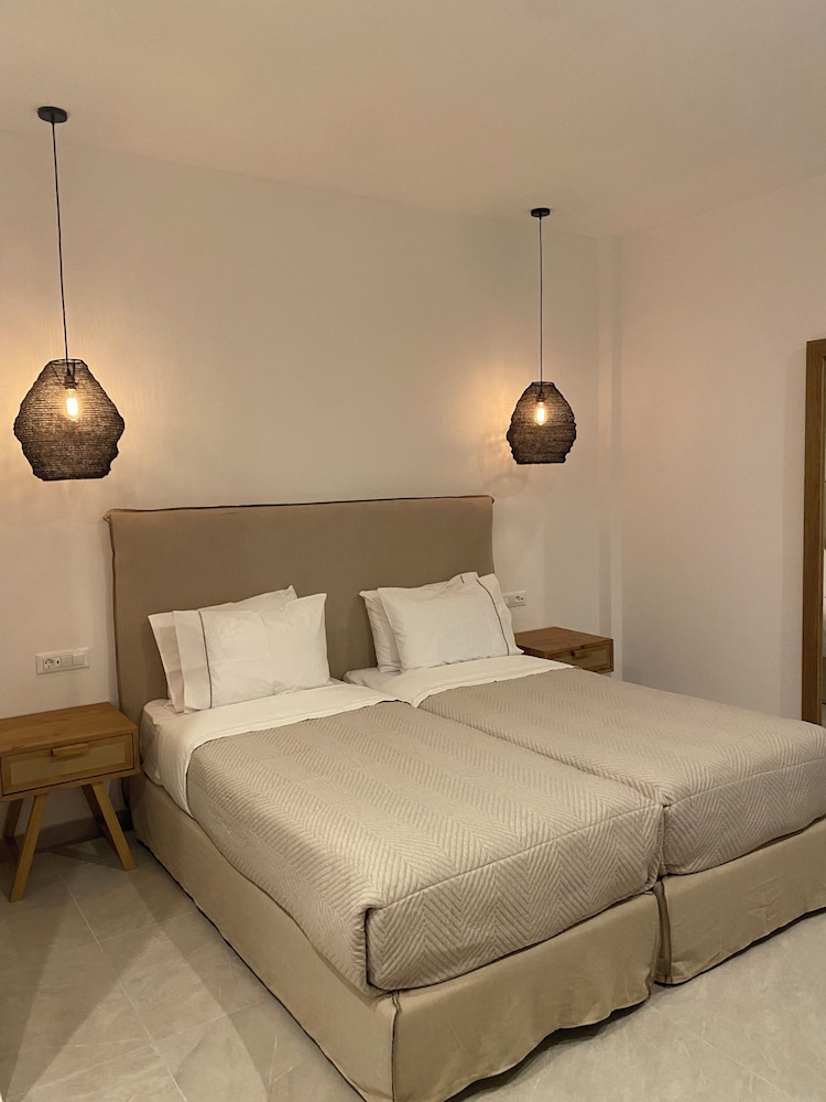 Anna Maria Mykonos Hotel — Hotel rooms in Glastros, South Aegean
