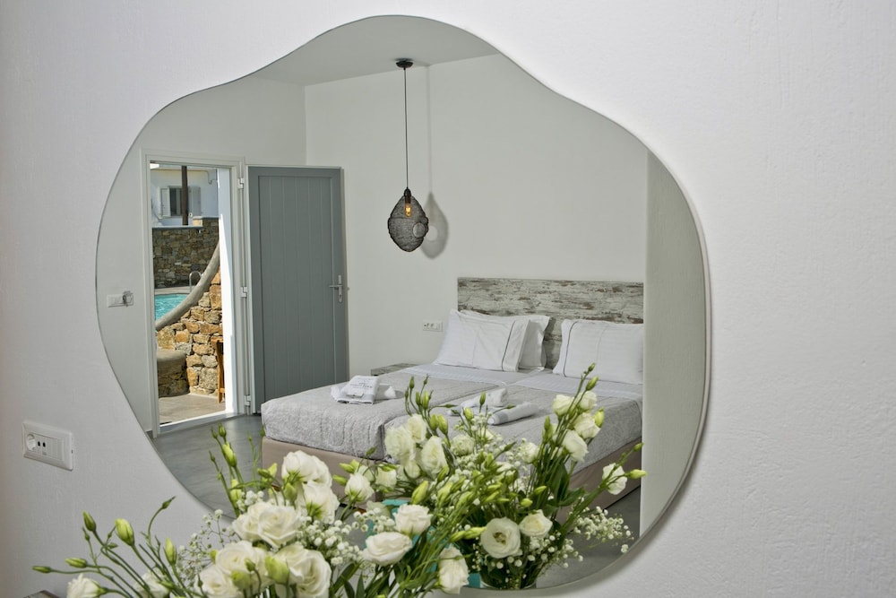Anna Maria Mykonos Hotel — Hotel rooms in Glastros, South Aegean