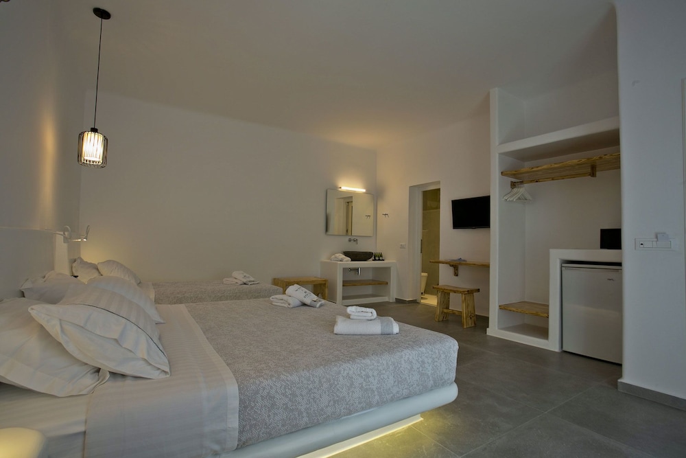 Anna Maria Mykonos Hotel — Hotel rooms in Glastros, South Aegean