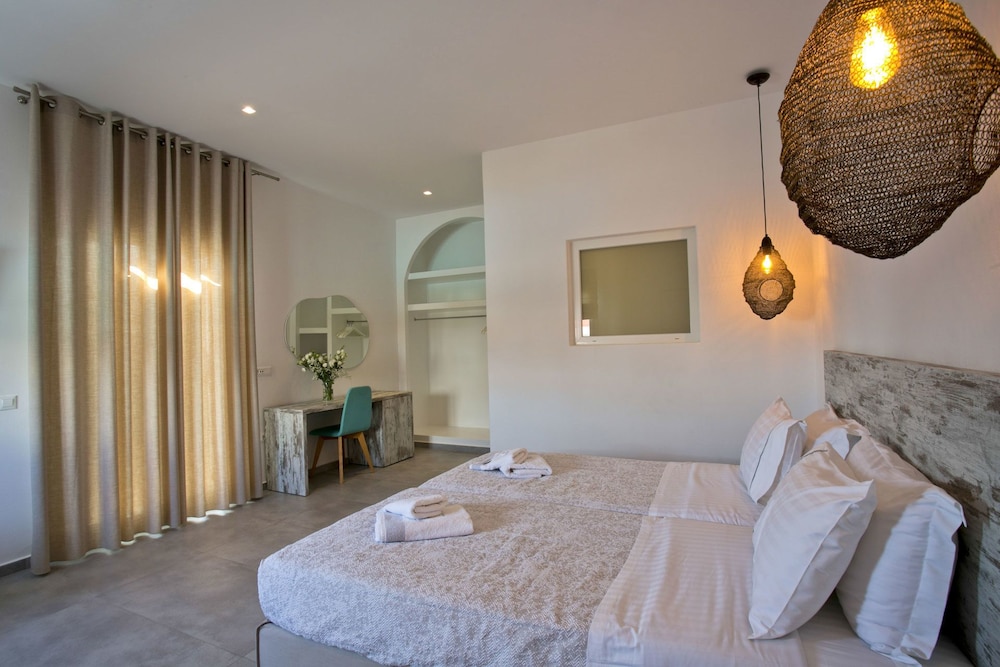 Anna Maria Mykonos Hotel — Hotel rooms in Glastros, South Aegean