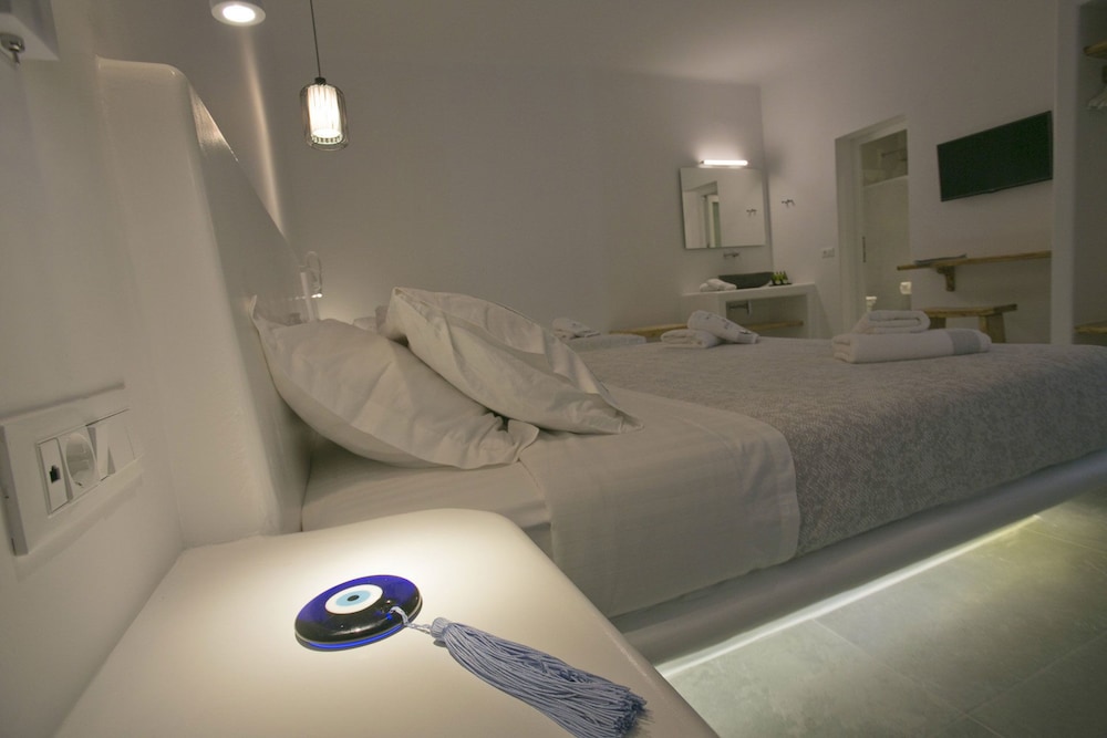Anna Maria Mykonos Hotel — Hotel rooms in Glastros, South Aegean