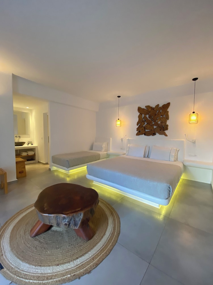Anna Maria Mykonos Hotel — Hotel rooms in Glastros, South Aegean