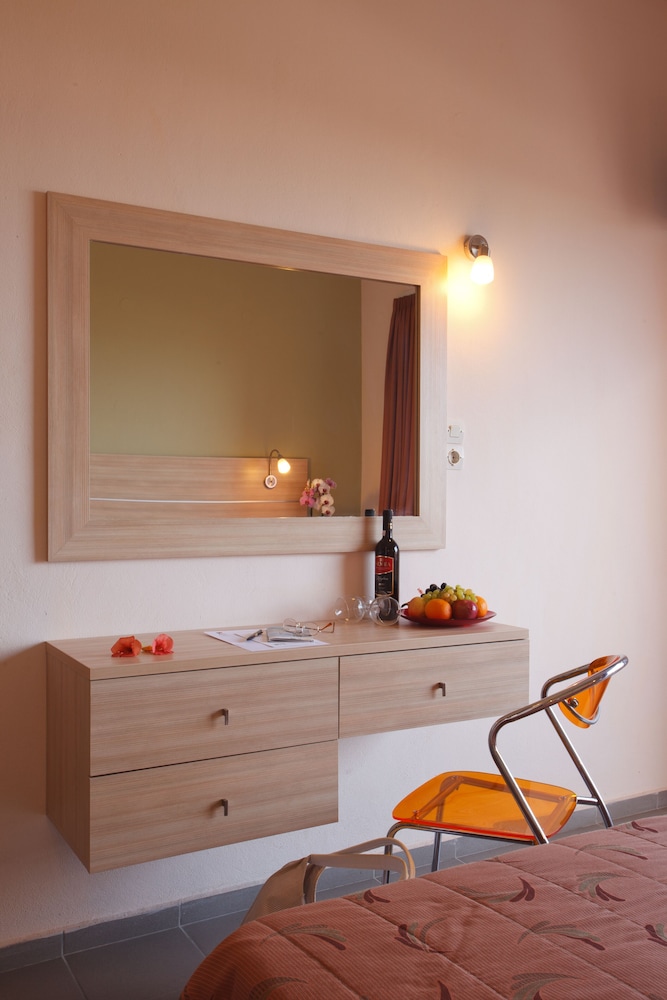 Oasis Scaleta Hotel — Hotel rooms in Rethymnon