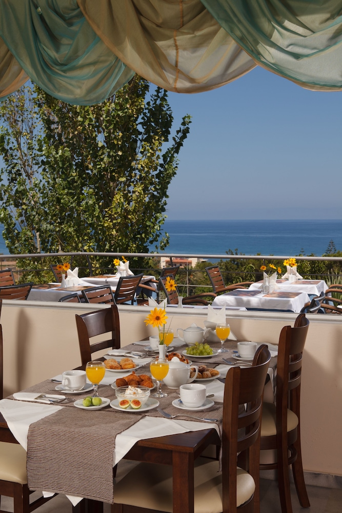 Oasis Scaleta Hotel — Restaurant & bars in Rethymnon