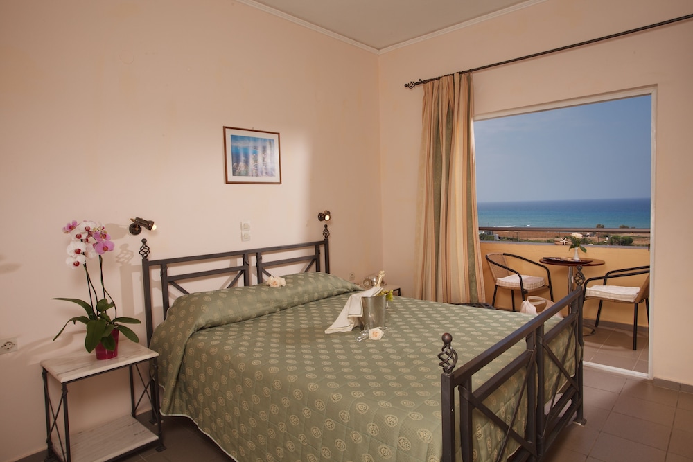 Oasis Scaleta Hotel — Hotel rooms in Rethymnon