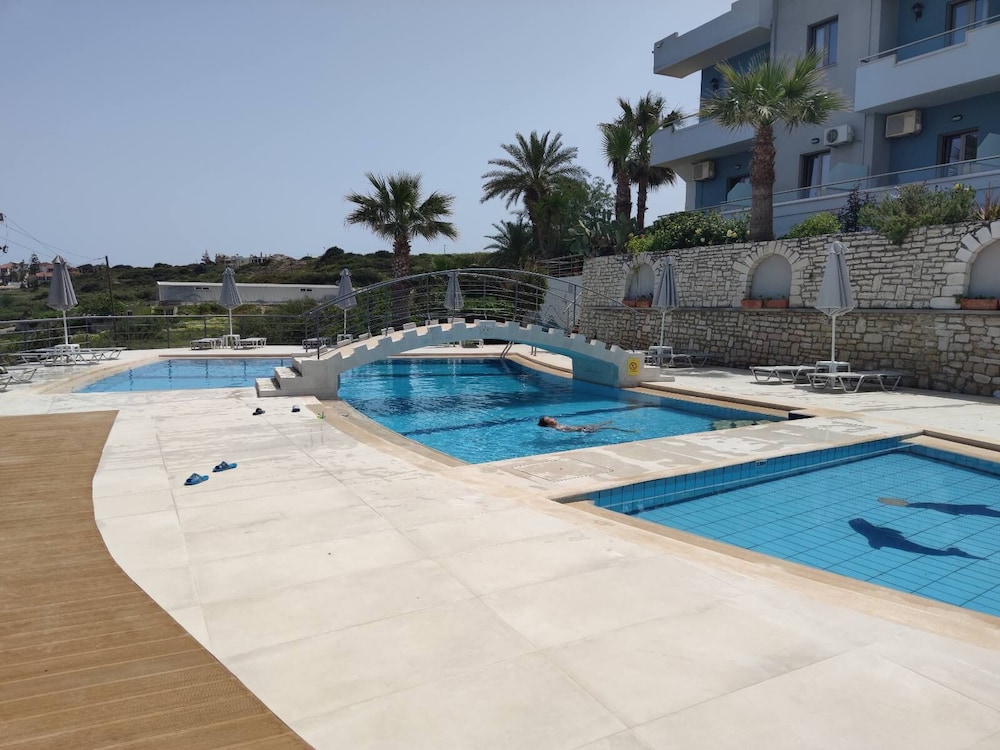 Oasis Scaleta Hotel — Swimming pool in Rethymnon