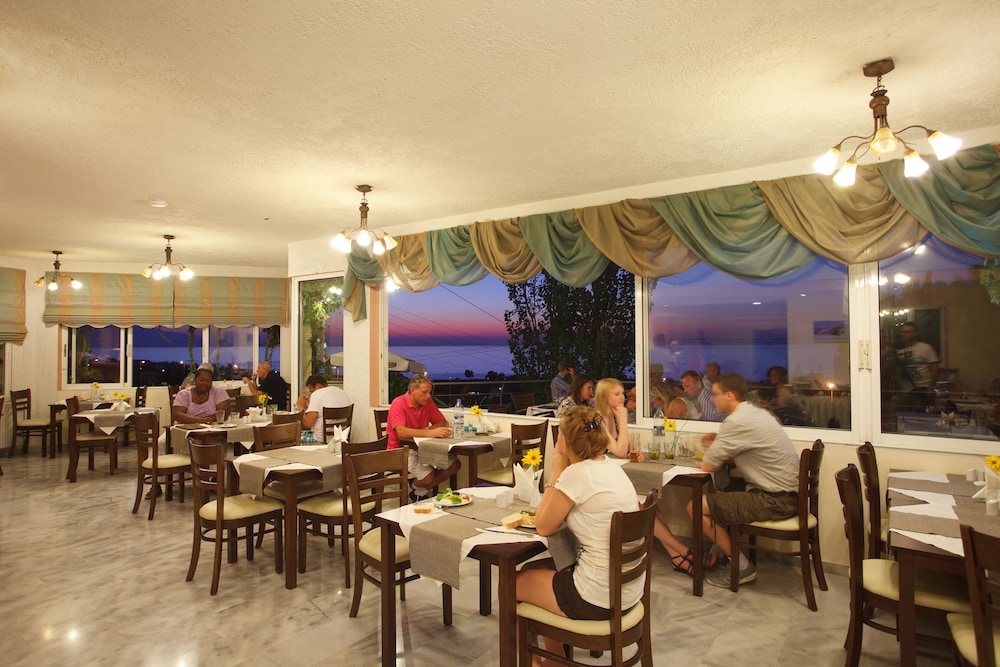 Oasis Scaleta Hotel — Restaurant & bars in Rethymnon