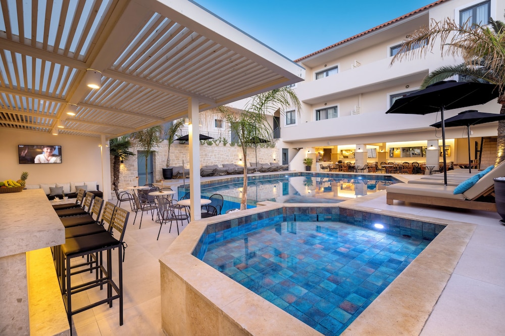 La Stella Suites — Swimming pool in Rethymnon