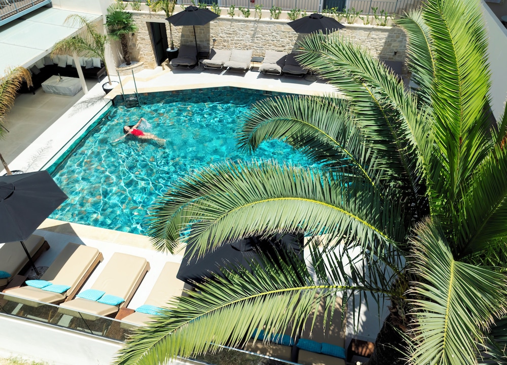 La Stella Suites — Swimming pool in Rethymnon