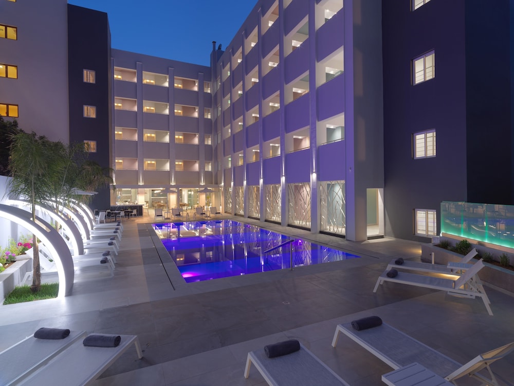 Melrose Rethymno by Mage Hotels — Swimming pool in Rethymnon
