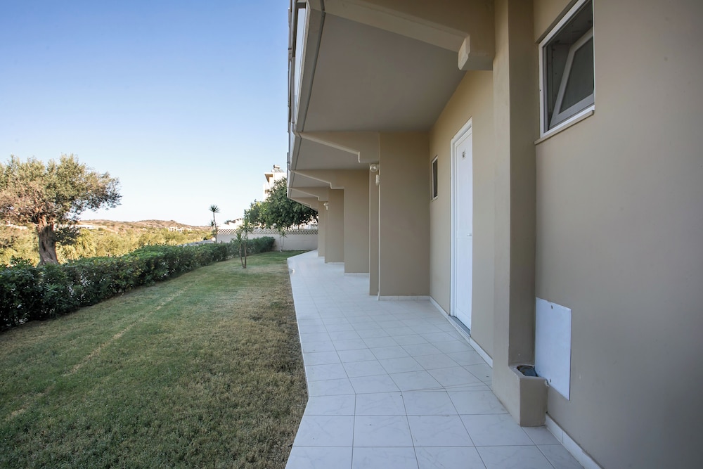 Hillside Studios & Apartments — Hotel building in Faliraki, South Aegean