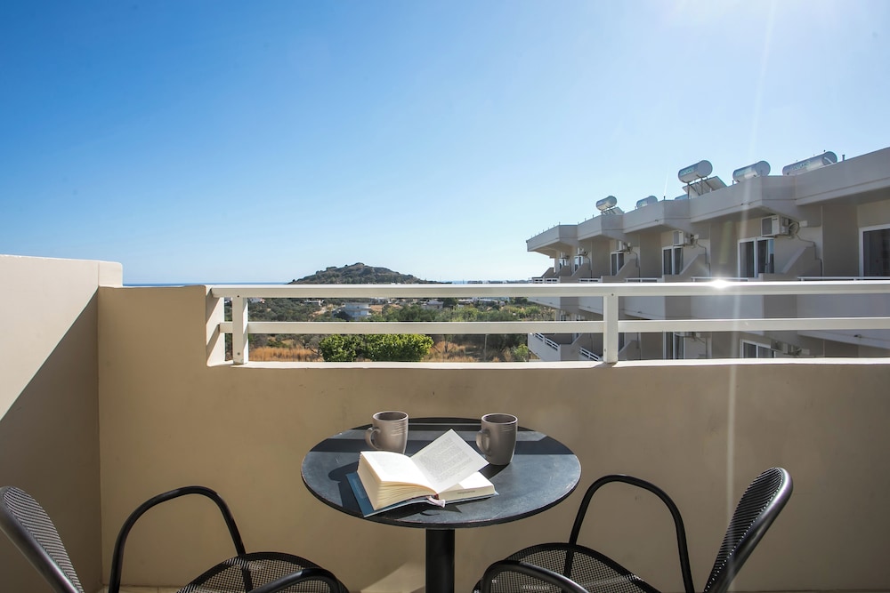 Hillside Studios & Apartments — Hotel building in Faliraki, South Aegean