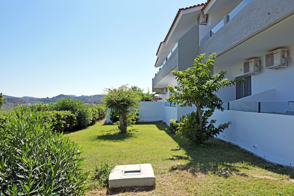 Hillside Studios & Apartments — Hotel building in Faliraki, South Aegean