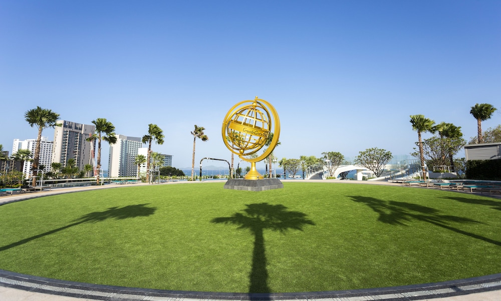 Grande Centre Point Pattaya — Attractions in the area in Pattaya, Chonburi
