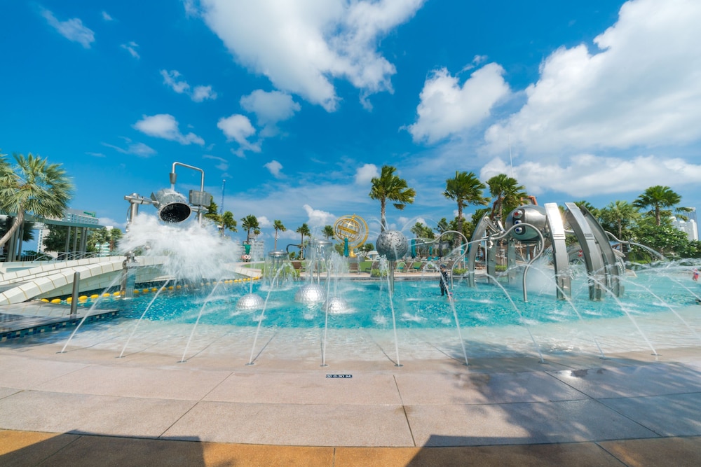 Grande Centre Point Pattaya — Swimming pool in Pattaya, Chonburi