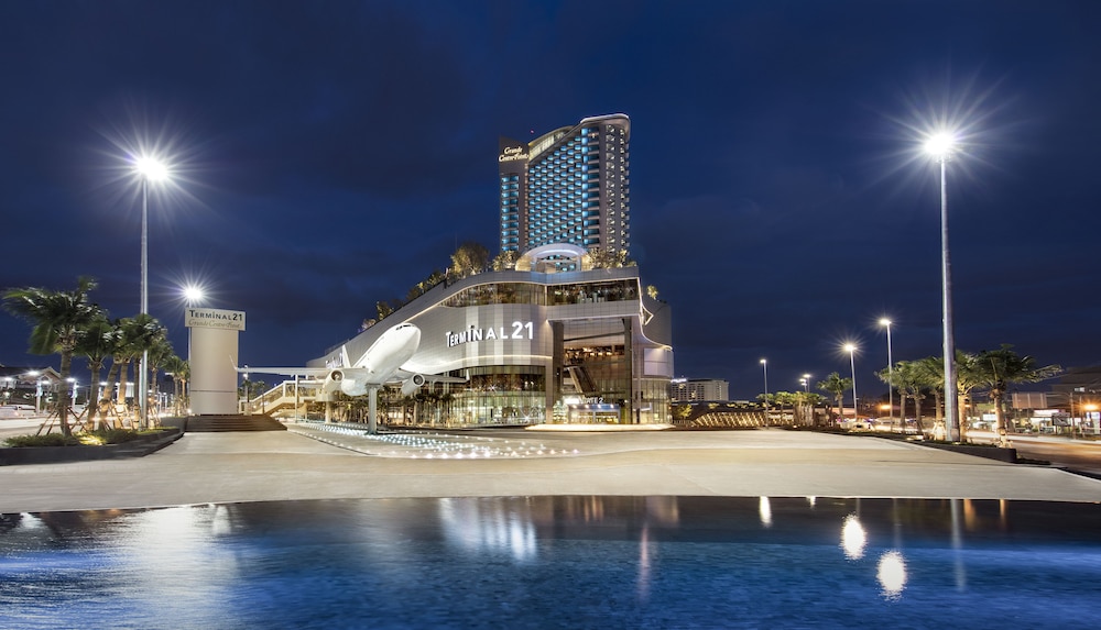 Grande Centre Point Pattaya — Hotel building in Pattaya, Chonburi