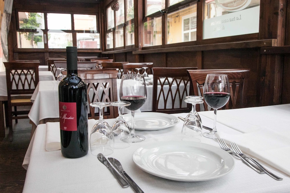 Albergo Perseo — Restaurant & bars in Portopalo, Sicily