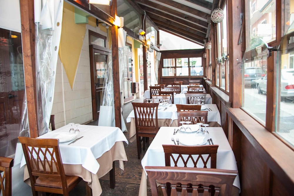 Albergo Perseo — Restaurant & bars in Portopalo, Sicily