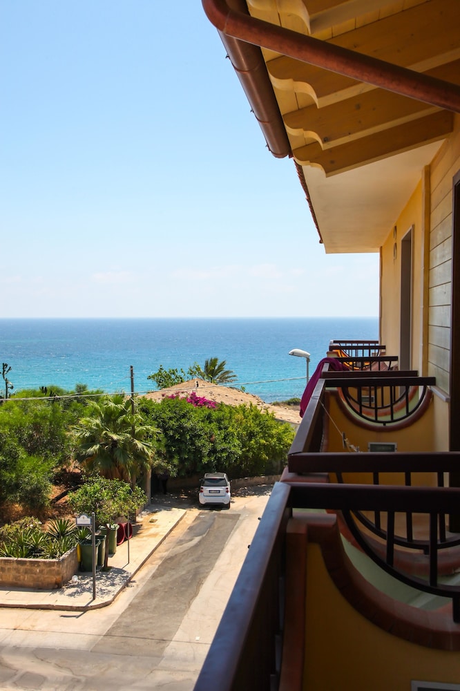 Albergo Perseo — Hotel rooms in Portopalo, Sicily