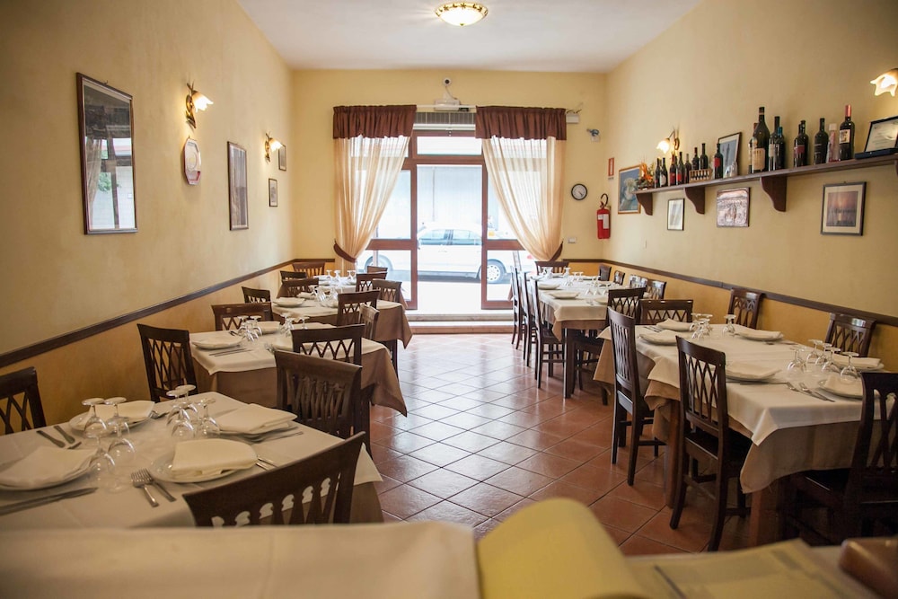 Albergo Perseo — Restaurant & bars in Portopalo, Sicily
