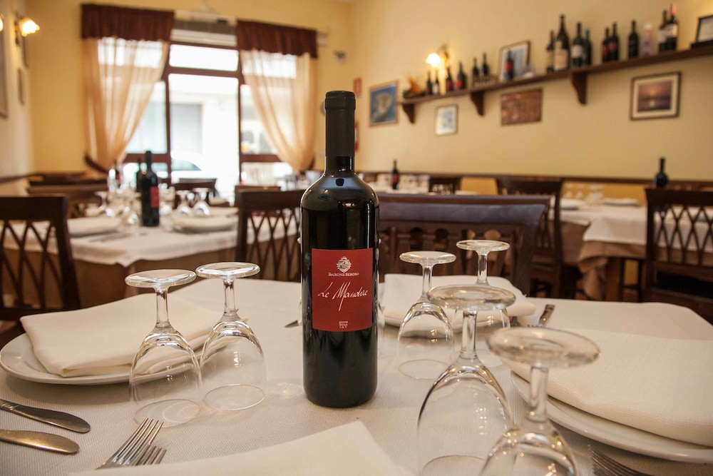 Albergo Perseo — Restaurant & bars in Portopalo, Sicily