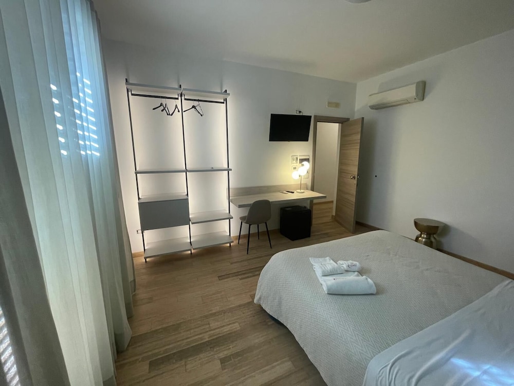 Albergo Perseo — Hotel rooms in Portopalo, Sicily