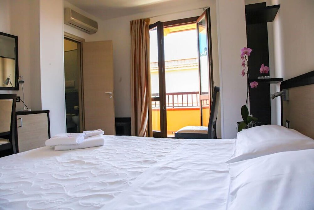 Albergo Perseo — Hotel rooms in Portopalo, Sicily