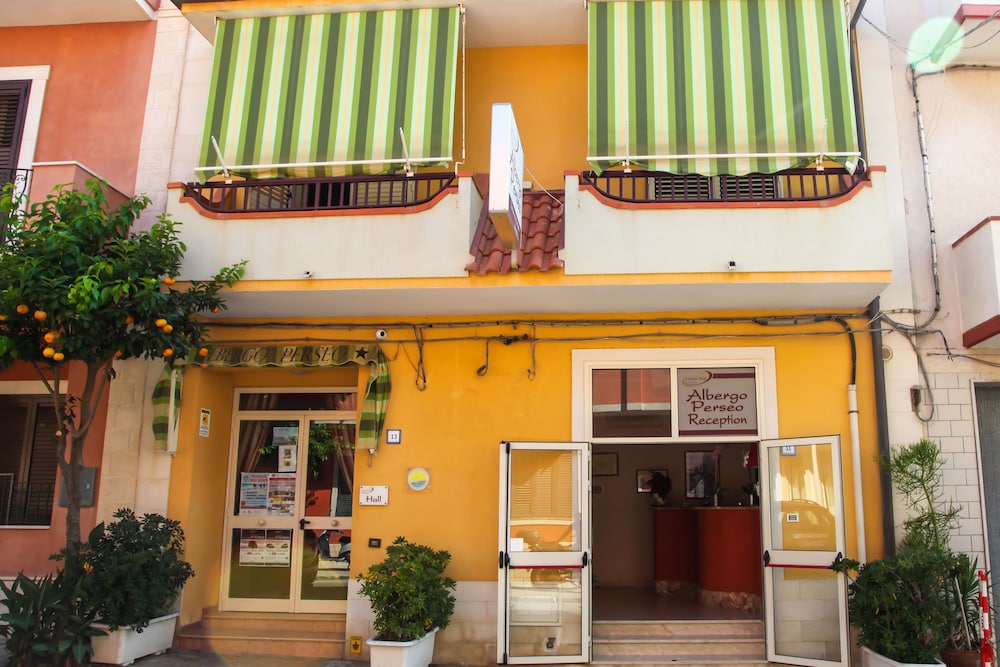 Albergo Perseo — Restaurant & bars in Portopalo, Sicily