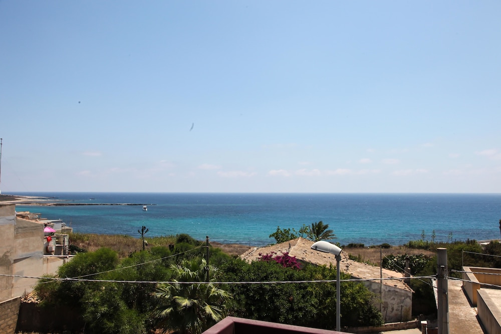 Albergo Perseo — Beach in Portopalo, Sicily