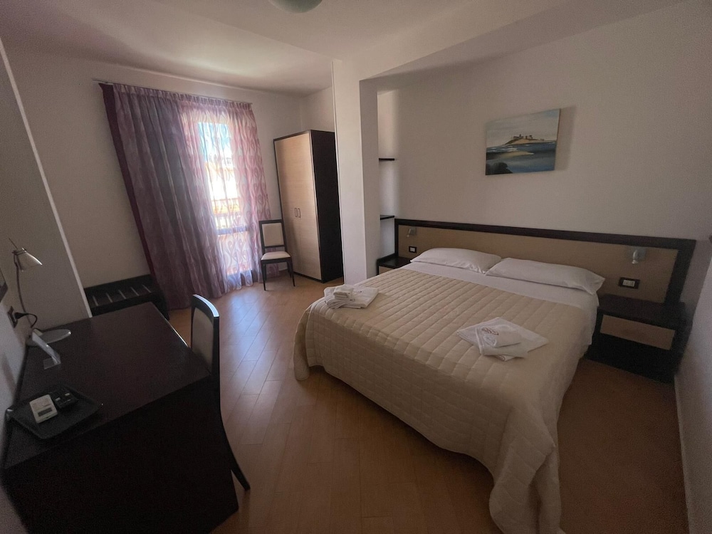 Albergo Perseo — Hotel rooms in Portopalo, Sicily