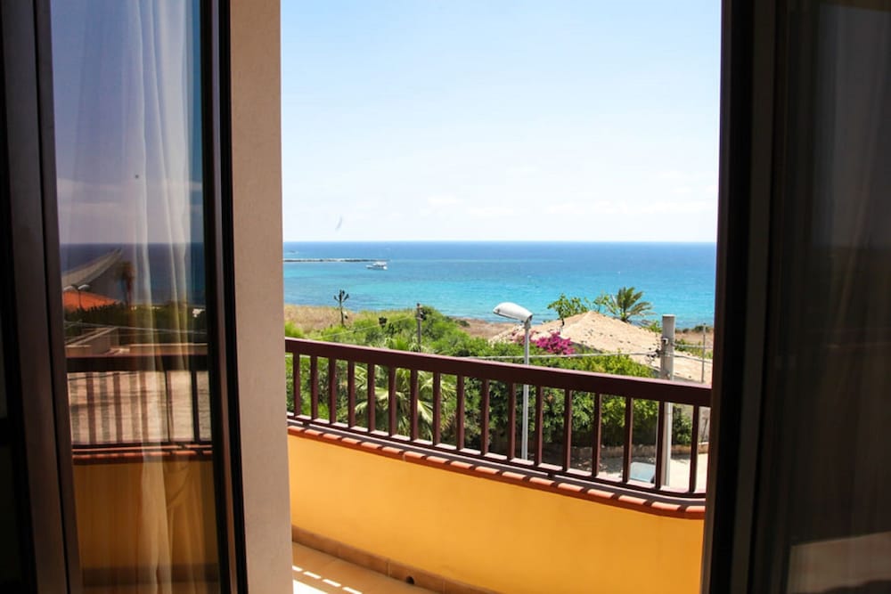 Albergo Perseo — Hotel rooms in Portopalo, Sicily