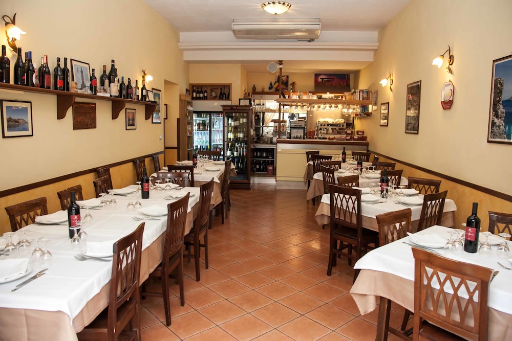 Albergo Perseo — Restaurant & bars in Portopalo, Sicily