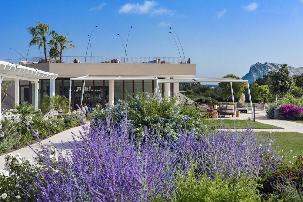 Baglioni Resort Sardinia - The Leading Hotels of the World — Hotel building in San Teodoro, Sardinia
