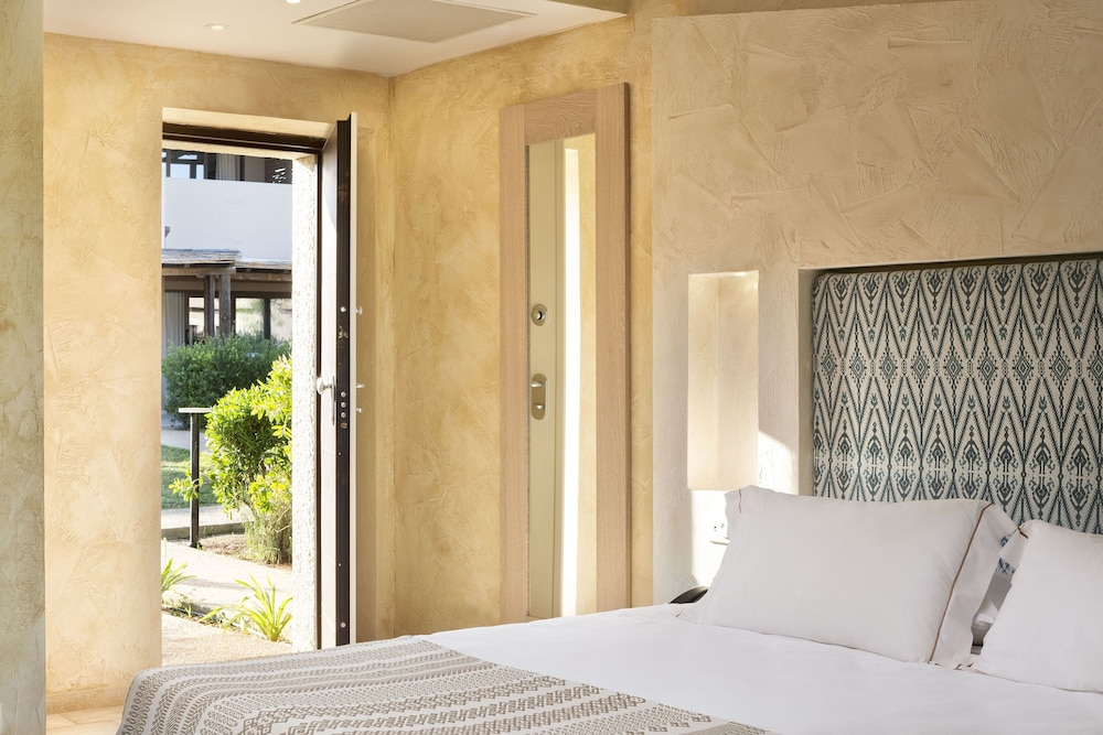 Baglioni Resort Sardinia - The Leading Hotels of the World — Hotel rooms in San Teodoro, Sardinia