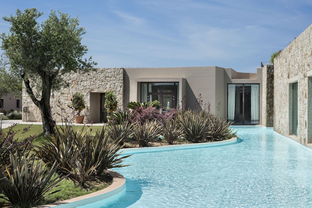 Baglioni Resort Sardinia - The Leading Hotels of the World — Swimming pool in San Teodoro, Sardinia