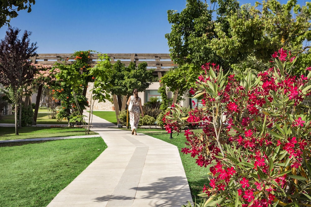 Baglioni Resort Sardinia - The Leading Hotels of the World — Hotel building in San Teodoro, Sardinia