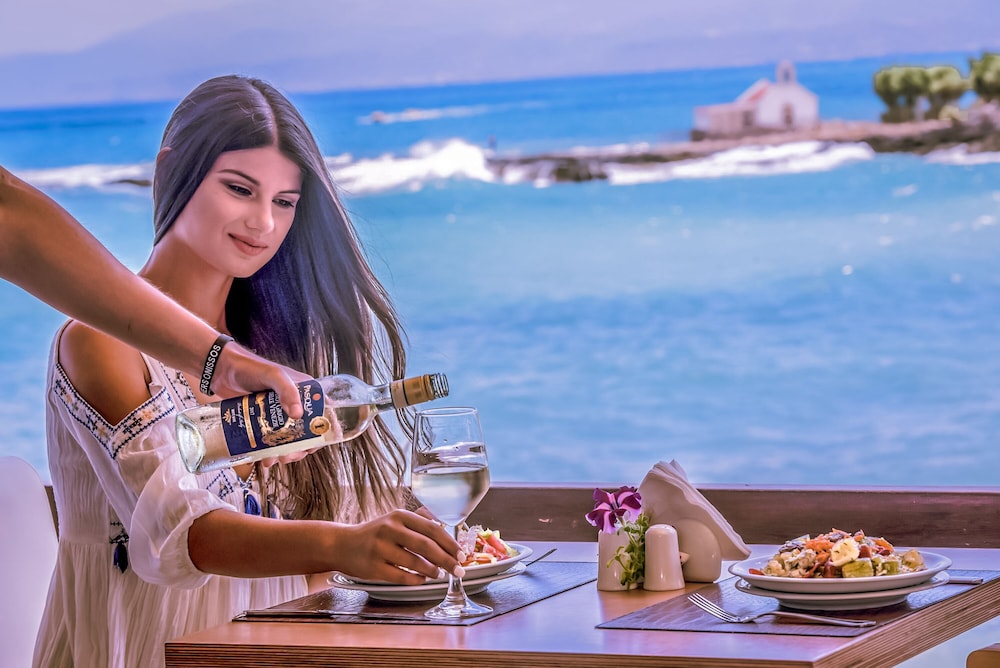Porto Greco Village Beach Hotel - All Inclusive — Restaurant & bars in Hersonissos