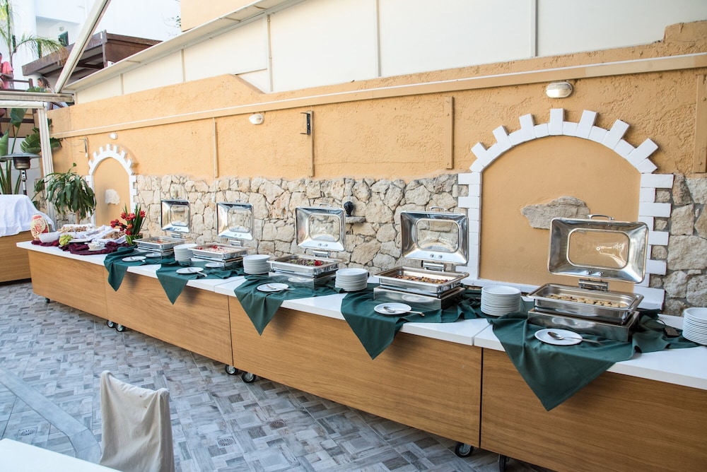 Porto Greco Village Beach Hotel - All Inclusive — Restaurant & bars in Hersonissos
