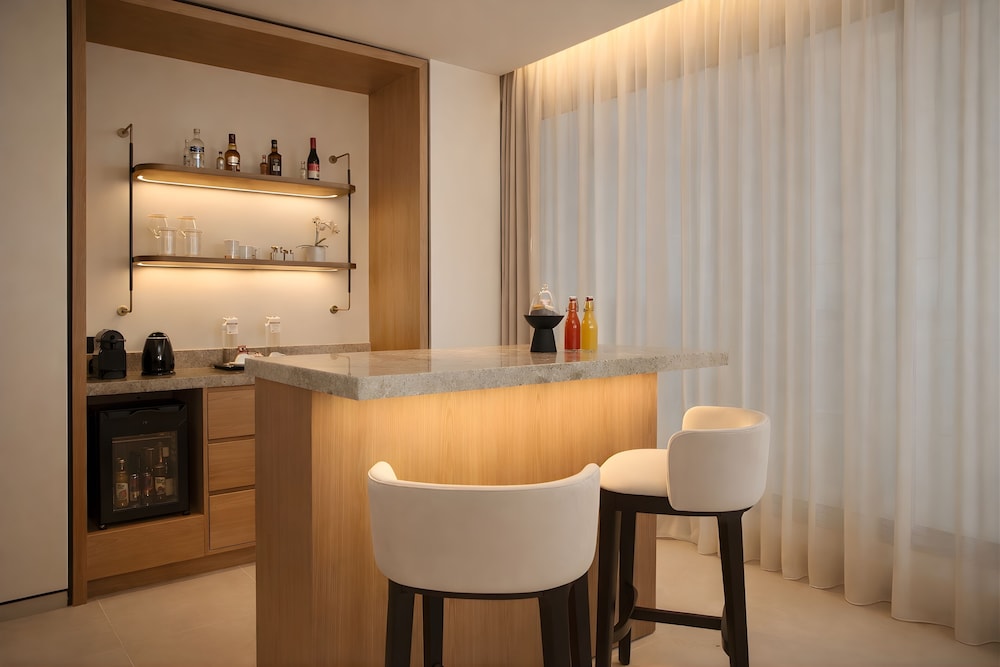 The H Dubai — Restaurant & bars in Dubai