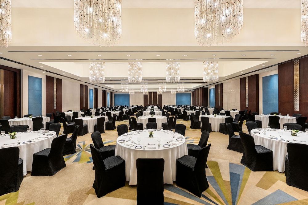 The H Dubai — Restaurant & bars in Dubai