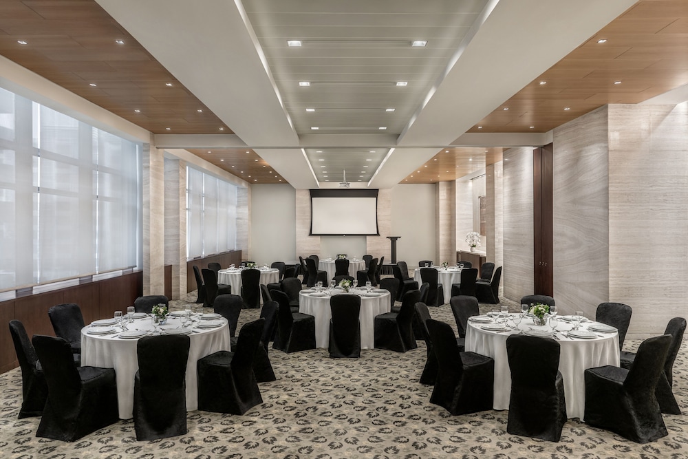 The H Dubai — Restaurant & bars in Dubai