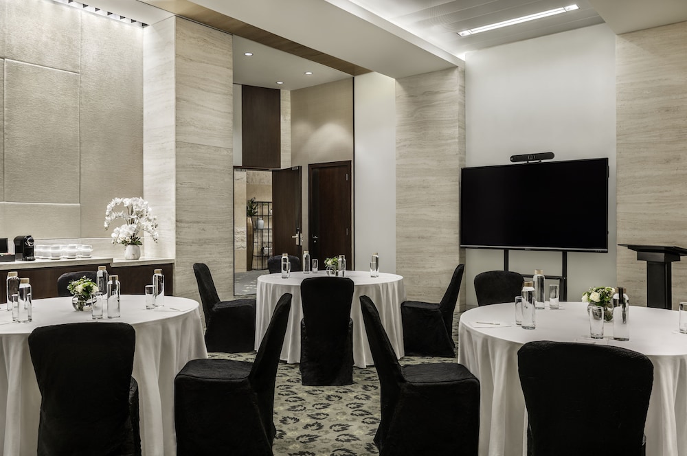 The H Dubai — Restaurant & bars in Dubai