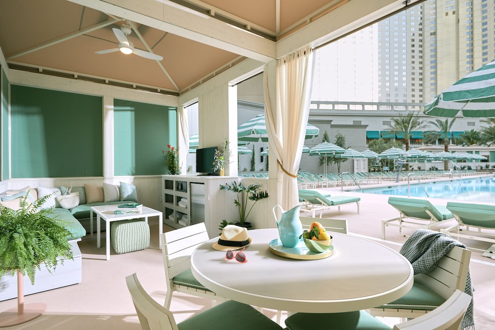 The Reserve at Park MGM — Swimming pool in Las Vegas, Nevada